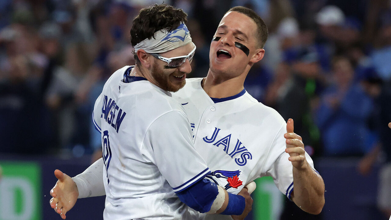 MLB: Blue Jays' Jordan Romano injured while walking dog