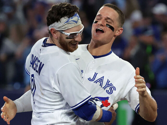 Chapman's homer helps Blue Jays snap Yankees' 11-game winning