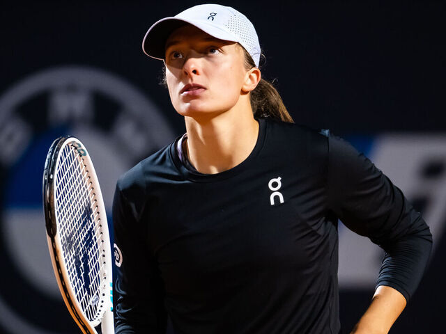 Top-ranked Swiatek retires from Italian Open quarterfinal due to