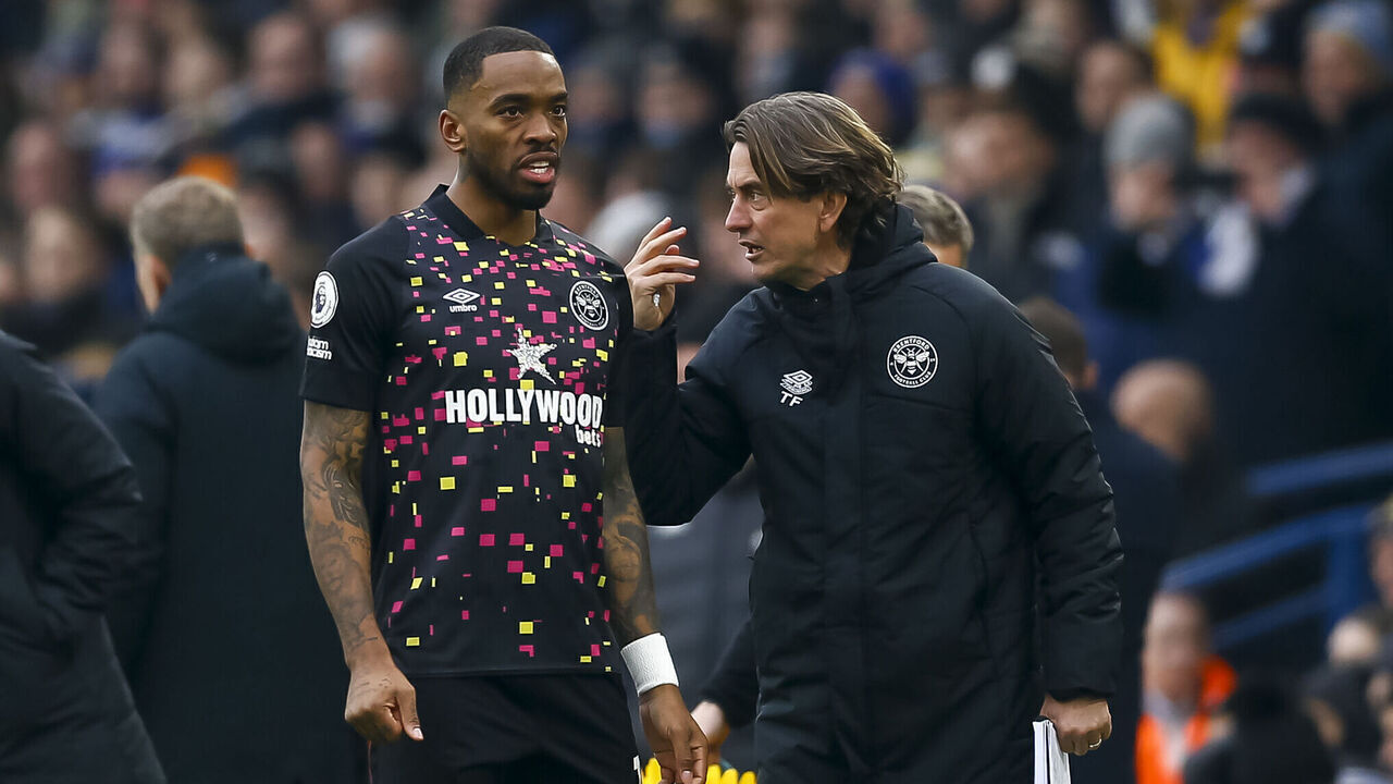 LEEDS, ENGLAND - JANUARY 22: Brentford Manager Thomas Frank talks to Ivan Toney of Brentford during the Premier League match between Leeds United and Brentford FC at Elland Road on January 22, 2023 in Leeds, United Kingdom.