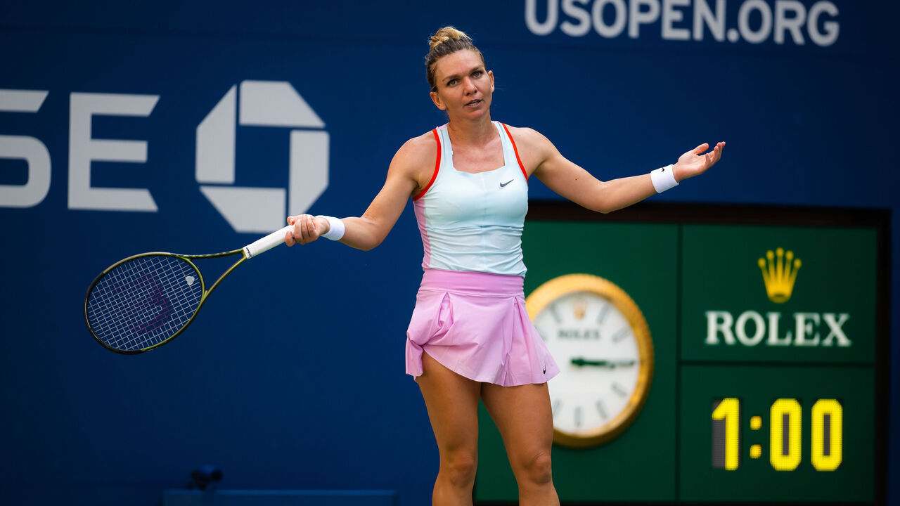 NEW YORK, NEW YORK - AUGUST 29: Simona Halep of Romania reacts frustrated while playing against Daria Snigur of Ukraine in her first round match on Day 1 of the US Open Tennis Championships at USTA Billie Jean King National Tennis Center on August 29, 2022 in New York City