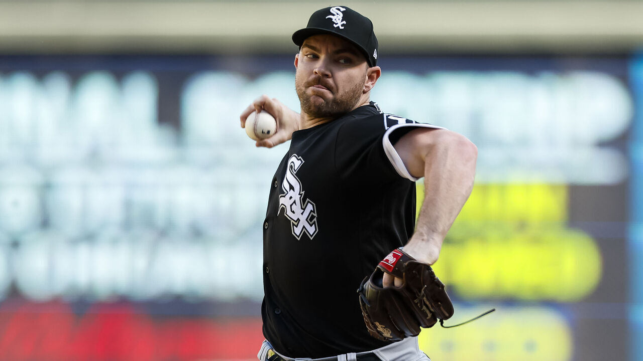 MINNEAPOLIS, MN - SEPTEMBER 29: Liam Hendriks #31 of the Chicago White Sox delivers a pitch against the Minnesota Twins in the ninth inning of the game at Target Field on September 29, 2022 in Minneapolis, Minnesota. The White Sox defeated the Twins 4-3.