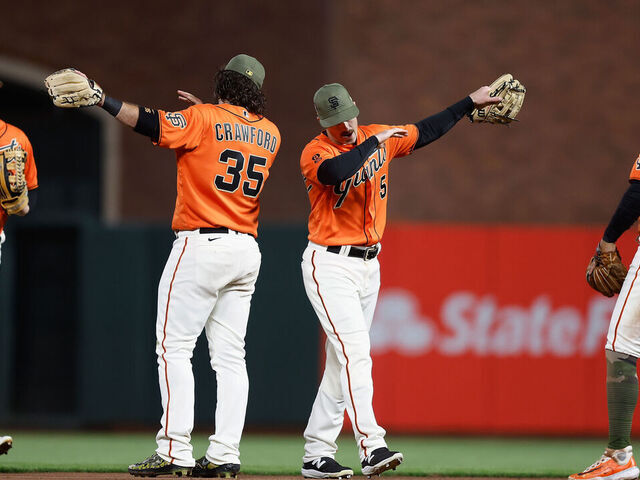 Brandon Crawford of the San Francisco Giants celebrates with News Photo  - Getty Images