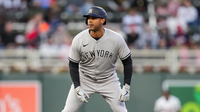 MINNEAPOLIS, MN - APRIL 25: Aaron Hicks #31 of the New York Yankees runs against the Minnesota Twins on April 25, 2023 at Target Field in Minneapolis, Minnesota.