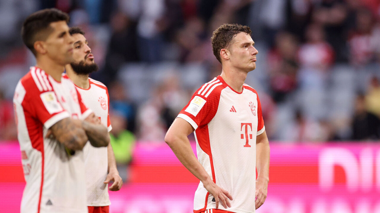MUNICH, GERMANY - MAY 20: Benjamin Pavard of FC Bayern Munich looks dejected after the team's defeat in the Bundesliga match between FC Bayern München and RB Leipzig at Allianz Arena on May 20, 2023 in Munich, Germany.