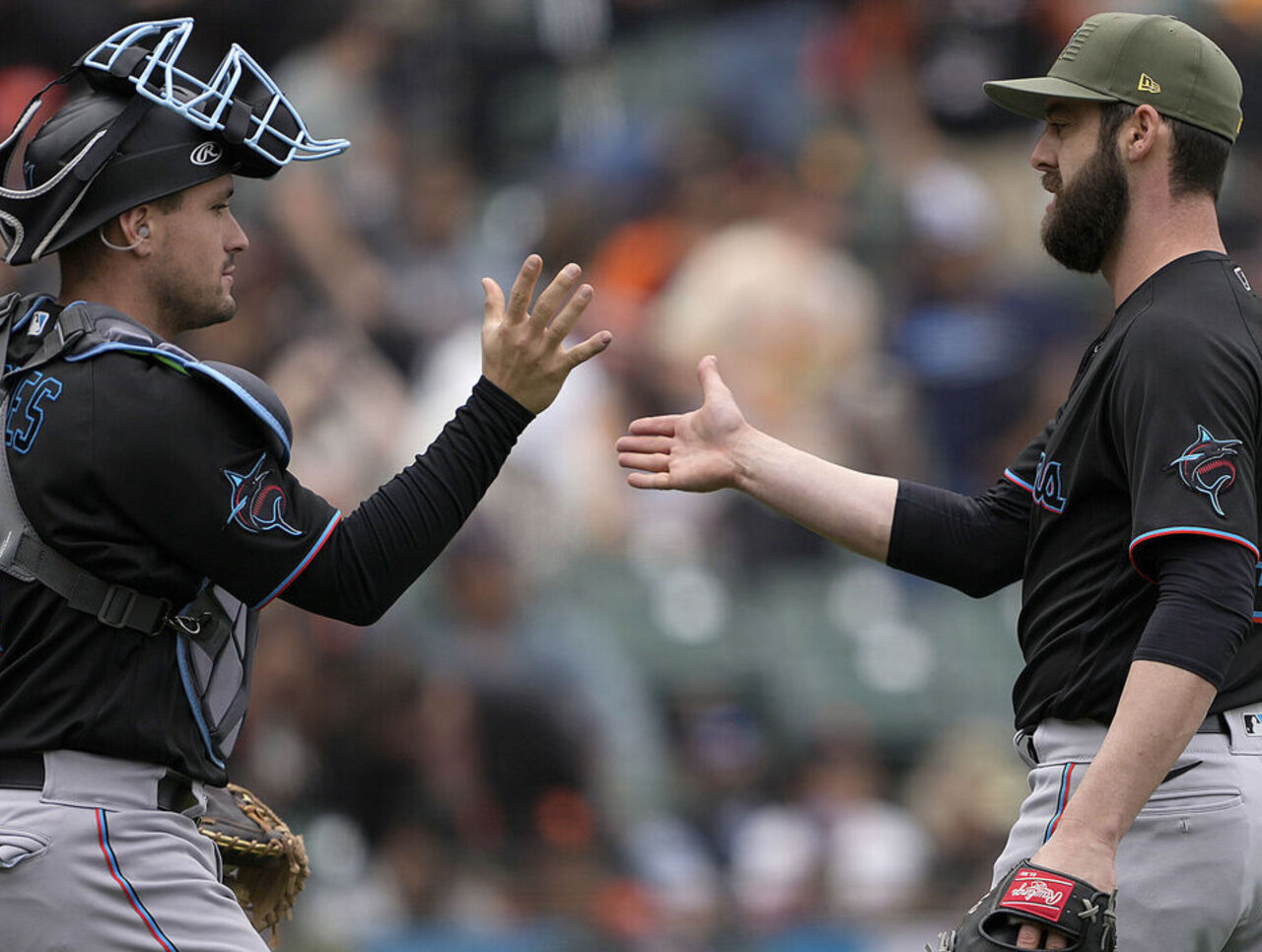 Marlins beat Giants 1-0 on unearned run, improve to 15-2 in 1-run games