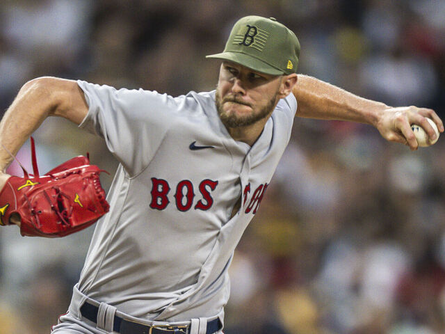 Chris Sale pitches 7 strong innings, beats Padres