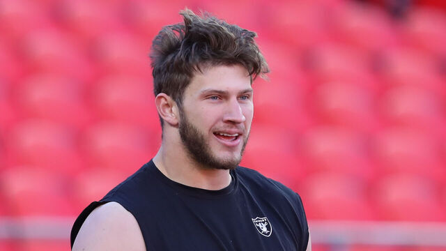 KANSAS CITY, MO - DECEMBER 12: Las Vegas Raiders tight end Foster Moreau (87) before an NFL game between the Las Vegas Raiders and Kansas City Chiefs on Dec 12, 2021 at GEHA Field at Arrowhead Stadium in Kansas City, MO.