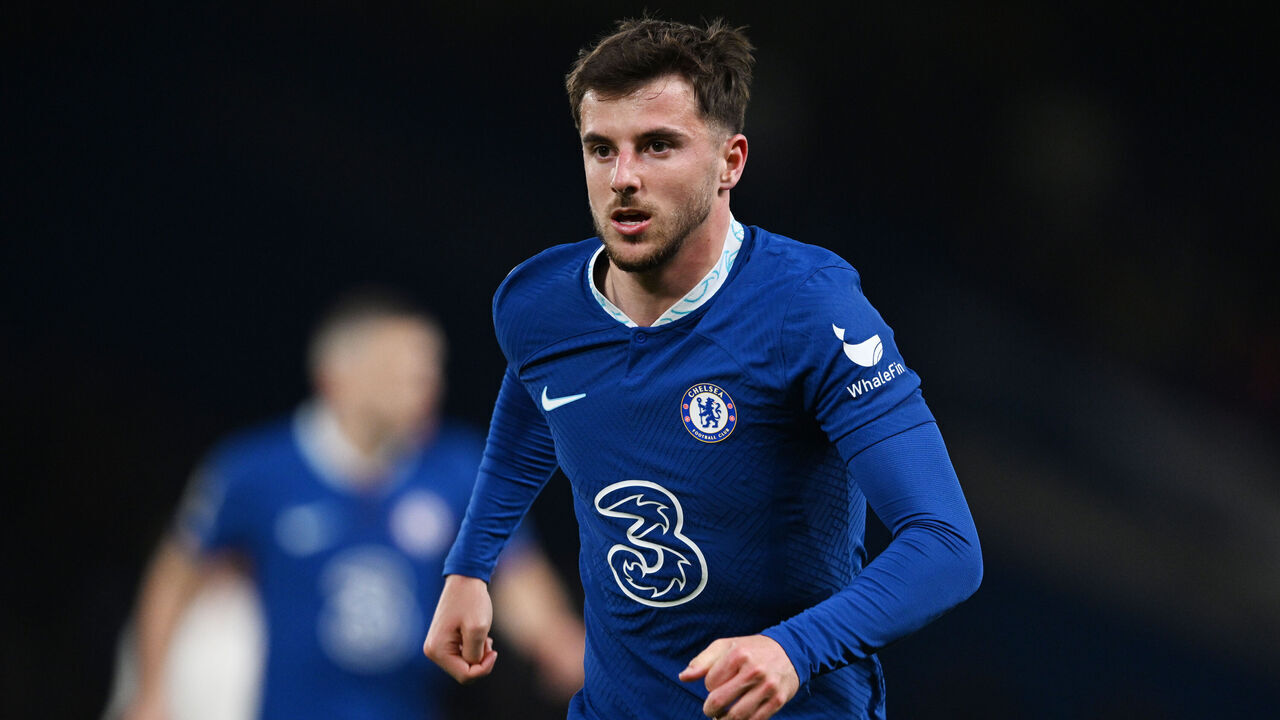 LONDON, ENGLAND - APRIL 18: Mason Mount of Chelsea looks on during the UEFA Champions League quarterfinal second leg match between Chelsea FC and Real Madrid at Stamford Bridge on April 18, 2023 in London, England.