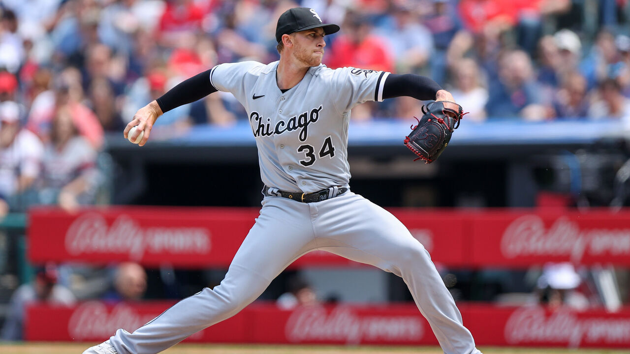 CLEVELAND, OH - MAY 24: Chicago White Sox starting pitcher Michael Kopech (34) delivers a pitch to the plate during the first inning of the Major League Baseball game between the Chicago White Sox and Cleveland Guardians on May 24, 2023, at Progressive Field in Cleveland, OH.