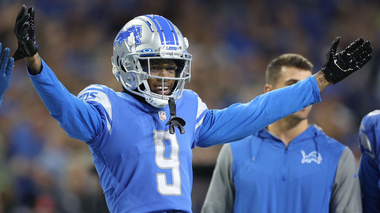 DETROIT, MICHIGAN - DECEMBER 11: Jameson Williams #9 of the Detroit Lions reacts after a play the fourth quarter against the Minnesota Vikings at Ford Field on December 11, 2022 in Detroit, Michigan.