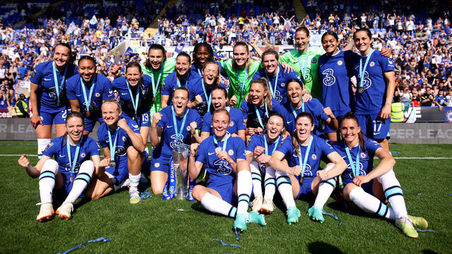 READING, ENGLAND - MAY 27: Chelsea players celebrate with the Barclays Women's Super League trophy after the team's victory during the FA Women's Super League match between Reading and Chelsea at Select Car Leasing Stadium on May 27, 2023 in Reading, England.