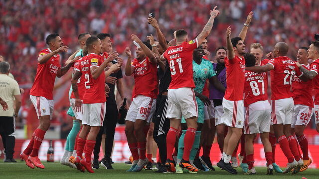 LISBON, PORTUGAL - MAY 27: SL Benfica players Celebrates Winning The Liga Portugal Bwin after during the Liga Portugal Bwin match between SL Benfica and CD Santa Clara at Estadio do Sport Lisboa e Benfica on May 27, 2023 in Lisbon, Portugal.