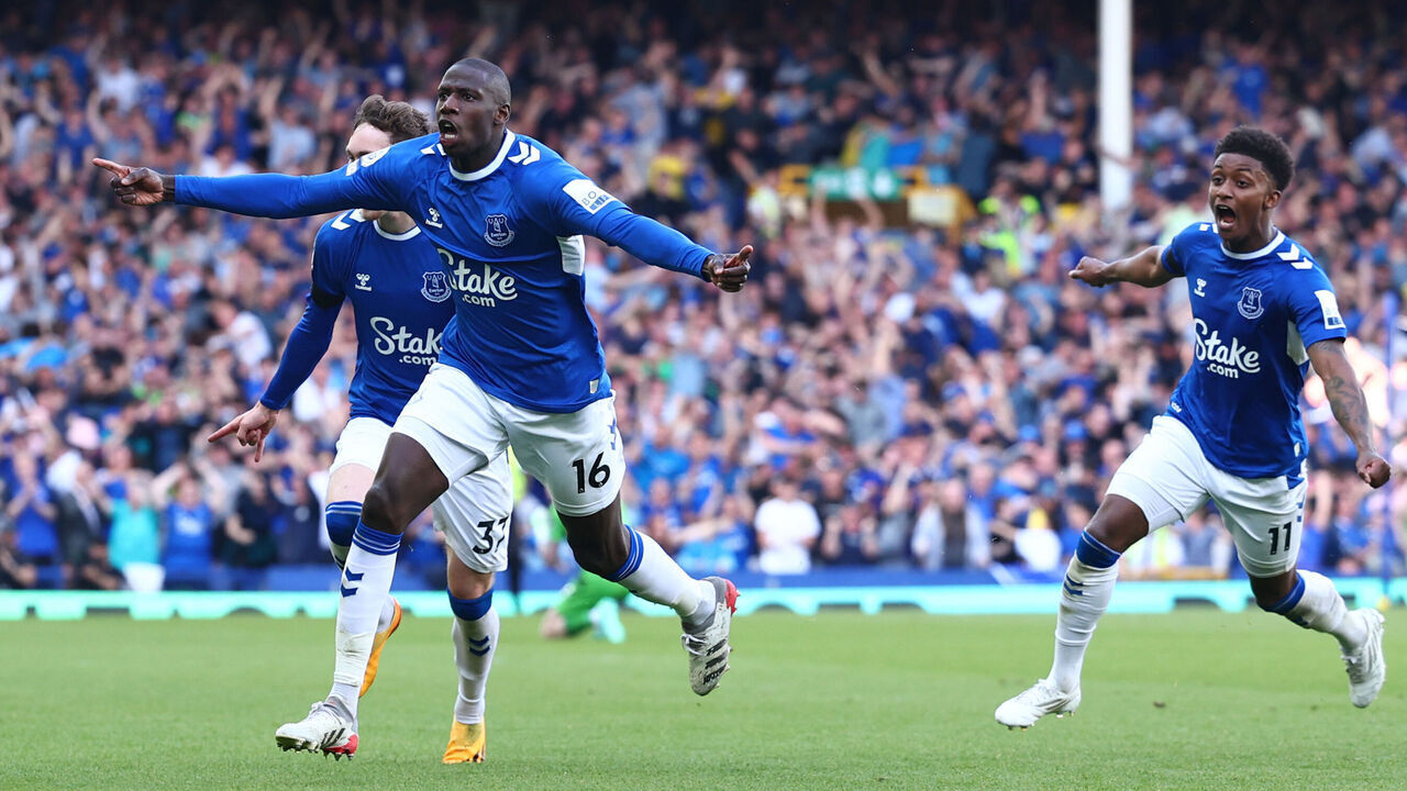 LIVERPOOL, ENGLAND - MAY 28: Abdoulaye Doucoure of Everton celebrates scoring a goal to make the score 1-0 with his team-mates during the Premier League match between Everton FC and AFC Bournemouth at Goodison Park on May 28, 2023 in Liverpool, United Kingdom.
