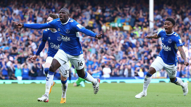 LIVERPOOL, ENGLAND - MAY 28: Abdoulaye Doucoure of Everton celebrates scoring a goal to make the score 1-0 with his team-mates during the Premier League match between Everton FC and AFC Bournemouth at Goodison Park on May 28, 2023 in Liverpool, United Kingdom.