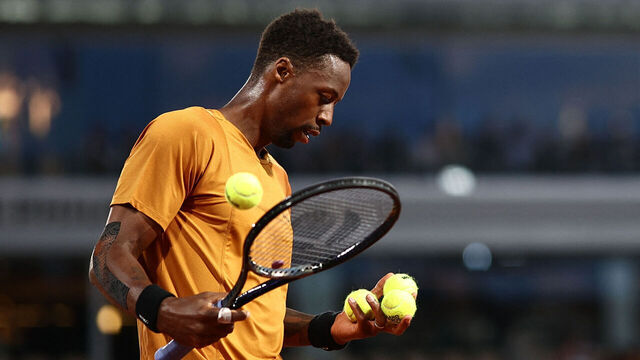 France's Gael Monfils reacts during his match against Argentina's Sebastian Baez during their men's singles match on day three of the Roland-Garros Open tennis tournament at the Court Philippe-Chatrier in Paris on May 30, 2023.