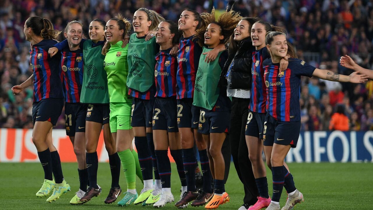 Barcelona's players celebrate after winning the UEFA Champions League semi-final second leg football match between FC Barcelona and Chelsea at the Camp Nou stadium in Barcelona on April 27, 2023.