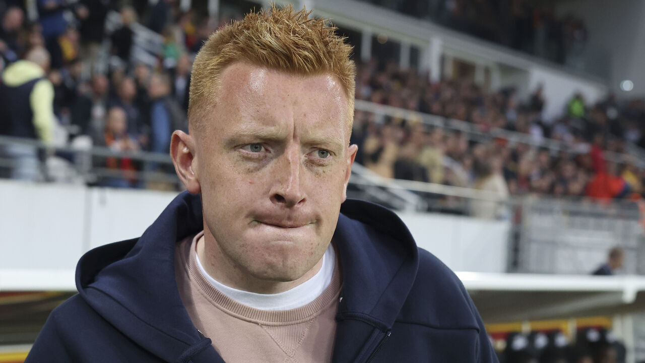 LENS, FRANCE - MAY 12: Coach of Stade de Reims Will Still aka William Still during the Ligue 1 Uber Eats match between RC Lens (RCL) and Stade de Reims at Stade Bollaert-Delelis on May 12, 2023 in Lens, France.