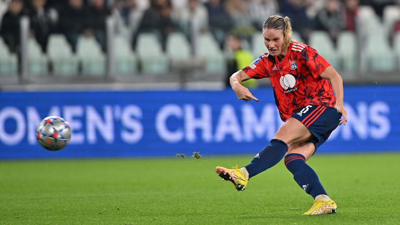 TURIN, ITALY - OCTOBER 27: Amandine Henry of Olympique Lyonnais shoots at goal during the UEFA Women's Champions League group C match between Juventus and Olympique Lyonnais at Allianz Stadium on October 27, 2022 in Turin, Italy.