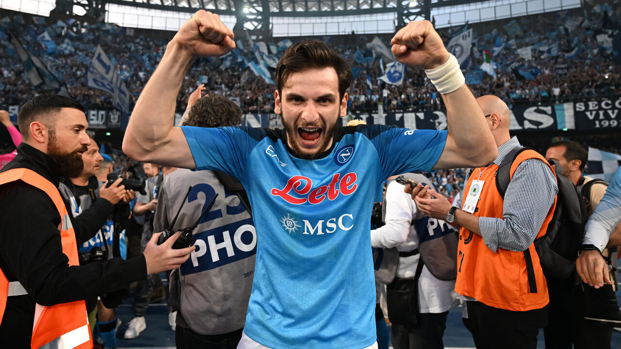 NAPLES, ITALY - MAY 07: Khvicha Kvaratskhelia of SSC Napoli celebrates victory after the Serie A match between SSC Napoli and ACF Fiorentina at Stadio Diego Armando Maradona on May 07, 2023 in Naples, Italy.