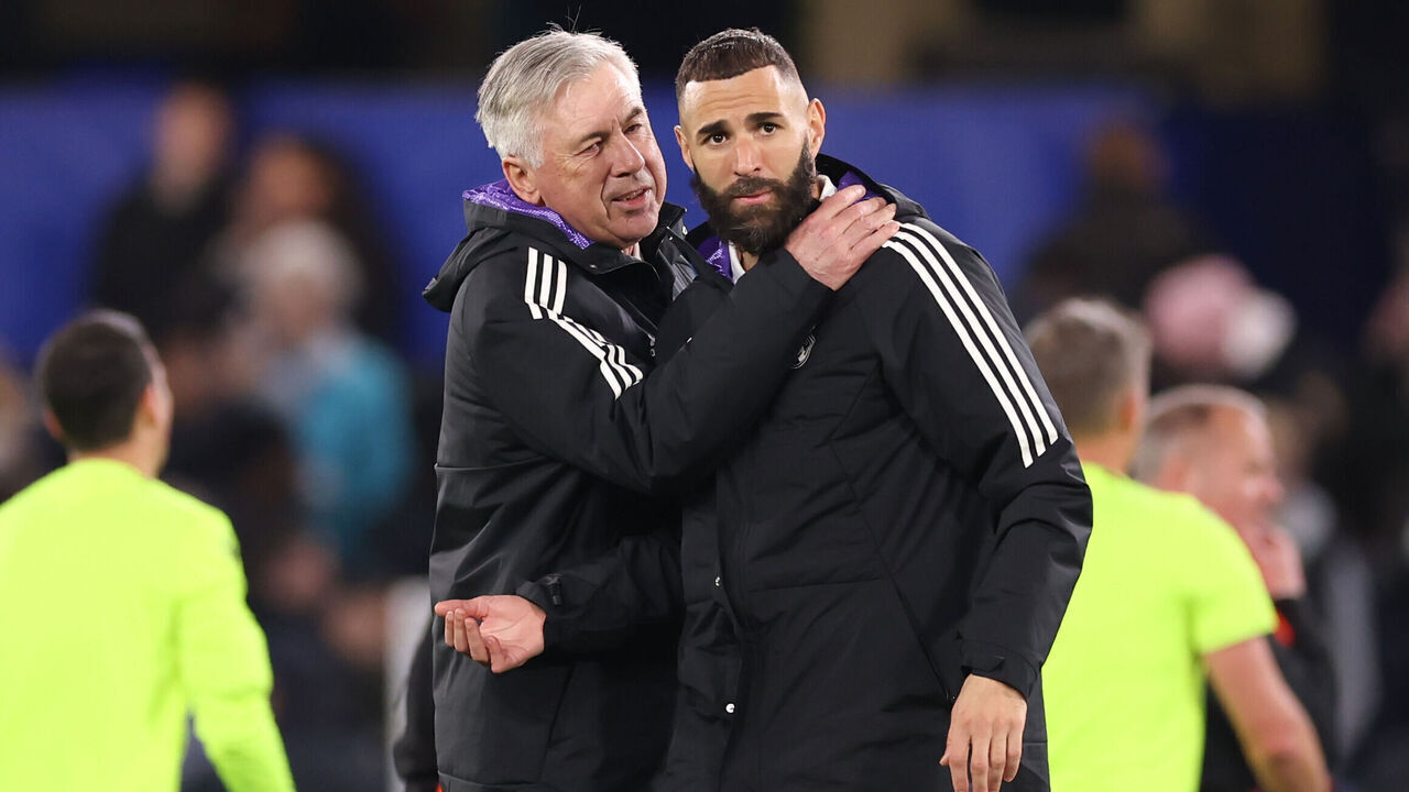 LONDON, ENGLAND - APRIL 18: Real Madrid manager Carlo Ancelotti interacts with Karim Benzema of Real Madrid during the UEFA Champions League quarterfinal second leg match between Chelsea FC and Real Madrid at Stamford Bridge on April 18, 2023 in London, United Kingdom.