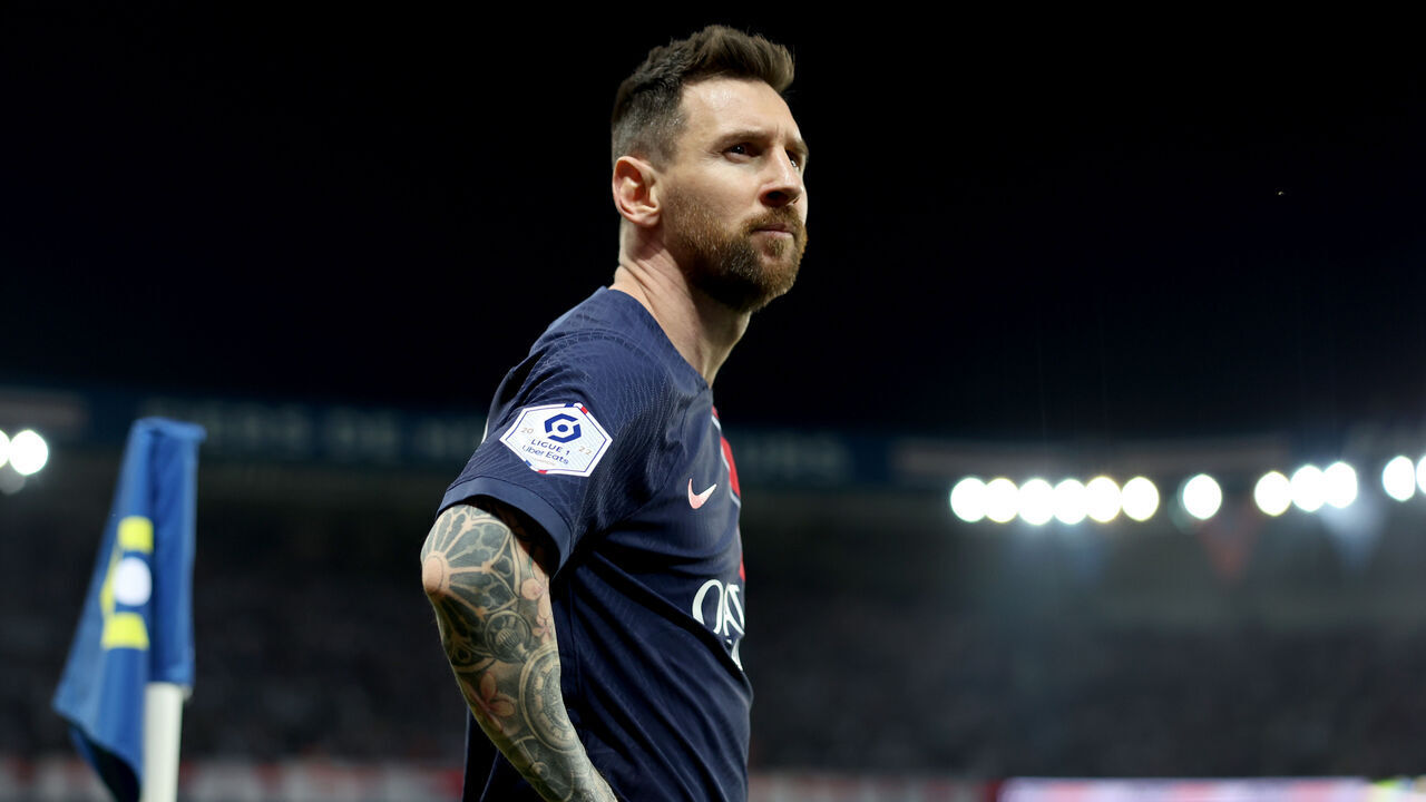 PARIS, FRANCE - JUNE 03: Lionel Messi of Paris Saint-Germain looks on as they prepare to take a corner kick during the Ligue 1 match between Paris Saint-Germain and Clermont Foot at Parc des Princes on June 03, 2023 in Paris, France.