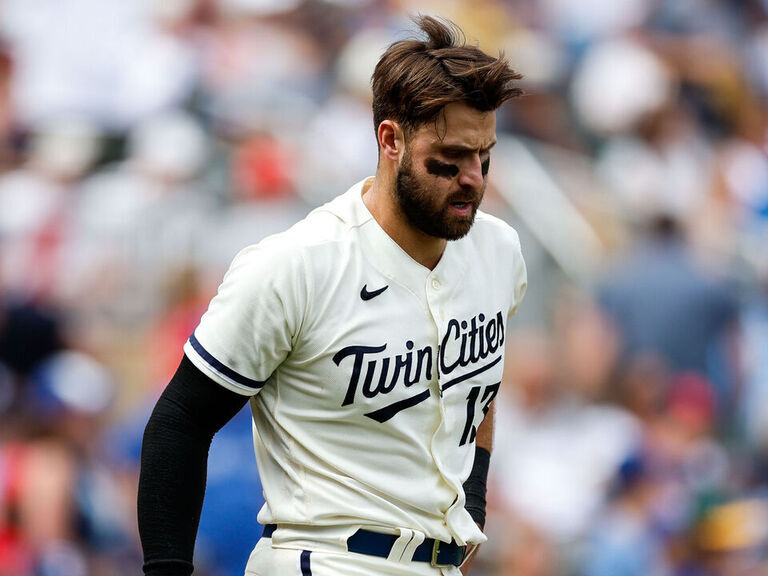 Twins scratch Castro and Gallo from lineup because of pinkeye