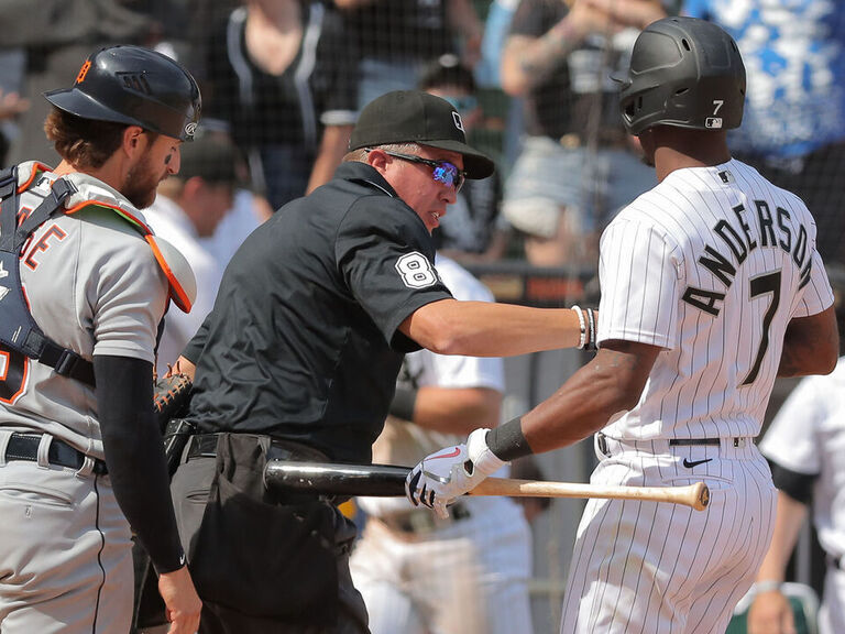 Romy Gonzalez of the Chicago White Sox bats against the Detroit News  Photo - Getty Images