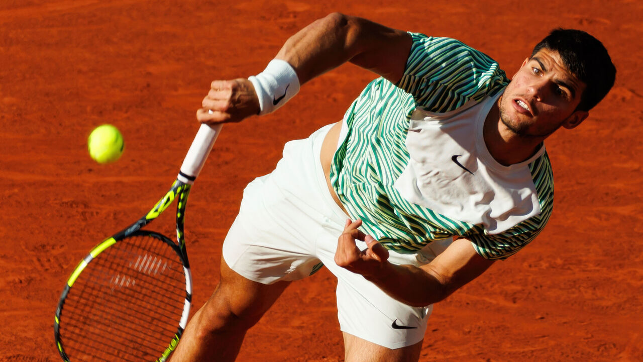 PARIS, FRANCE - JUNE 04: Carlos Alcaraz of Spain serves against Lorenzo Musetti of Italy in the fourth round at Roland Garros on June 04, 2023 in Paris, France.