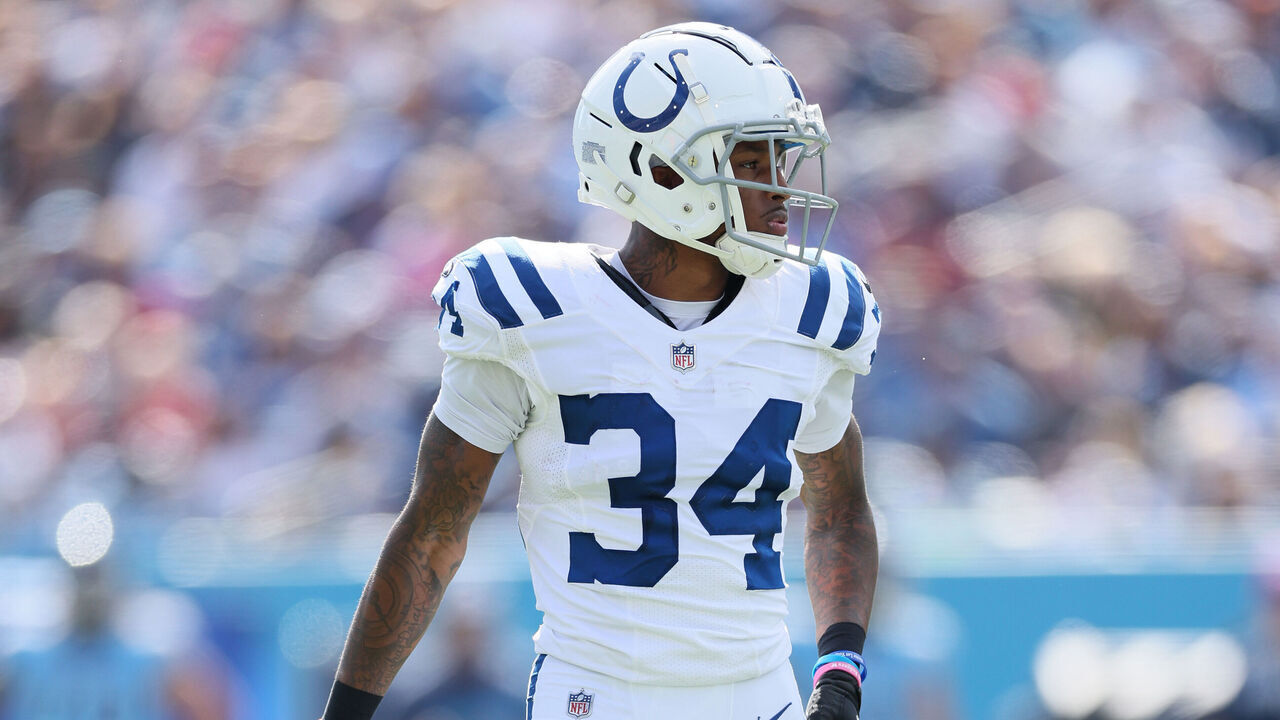 NASHVILLE, TENNESSEE - OCTOBER 23: Isaiah Rodgers Sr #34 of the Indianapolis Colts against the Tennessee Titans at Nissan Stadium on October 23, 2022 in Nashville, Tennessee.