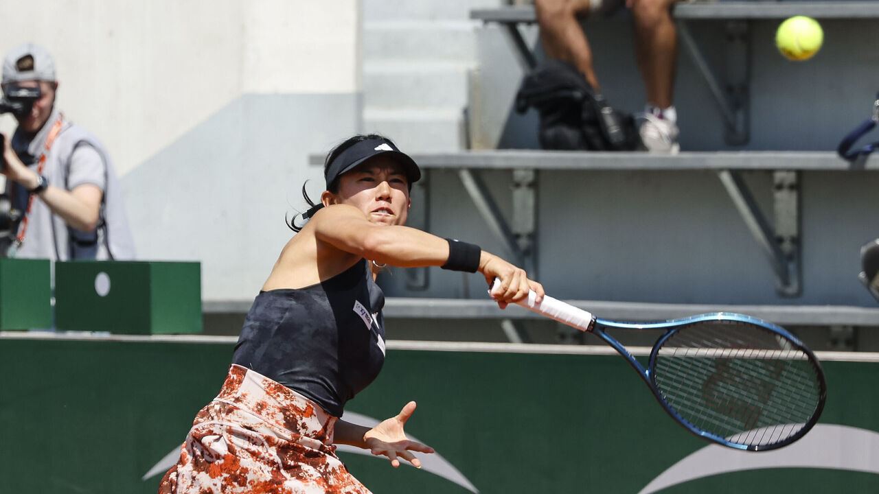 05 June 2023, France, Paris: Tennis: Grand Slam/ATP/WTA Tour- French Open, doubles, mixed, quarterfinals. Kato/Puetz (Japan/Germany) - Stefani/Matos (Brazil). Miyu Kato is in action. Photo: Frank Molter/dpa