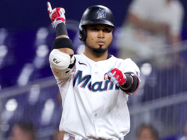 MLB roundup: Luis Arraez breaks .400 as Marlins beat Royals