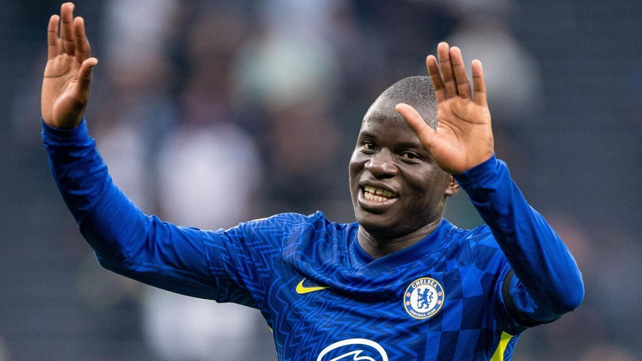LONDON, ENGLAND - SEPTEMBER 19: N'Golo Kanté of Chelsea celebrates after the Premier League match between Tottenham Hotspur and Chelsea at Tottenham Hotspur Stadium on September 19, 2021 in London, England.
