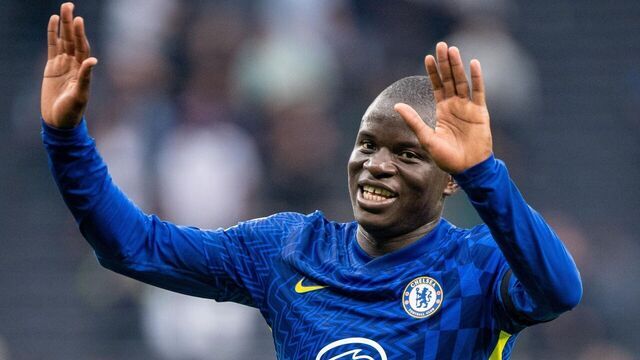 LONDON, ENGLAND - SEPTEMBER 19: N'Golo Kanté of Chelsea celebrates after the Premier League match between Tottenham Hotspur and Chelsea at Tottenham Hotspur Stadium on September 19, 2021 in London, England.