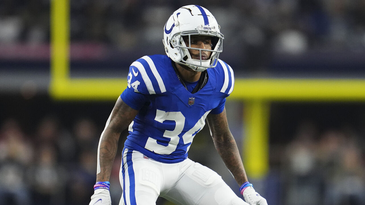 ARLINGTON, TX - DECEMBER 04: Isaiah Rodgers #34 of the Indianapolis Colts defends against the Dallas Cowboys at AT&T Stadium on December 4, 2022 in Arlington, Texas.