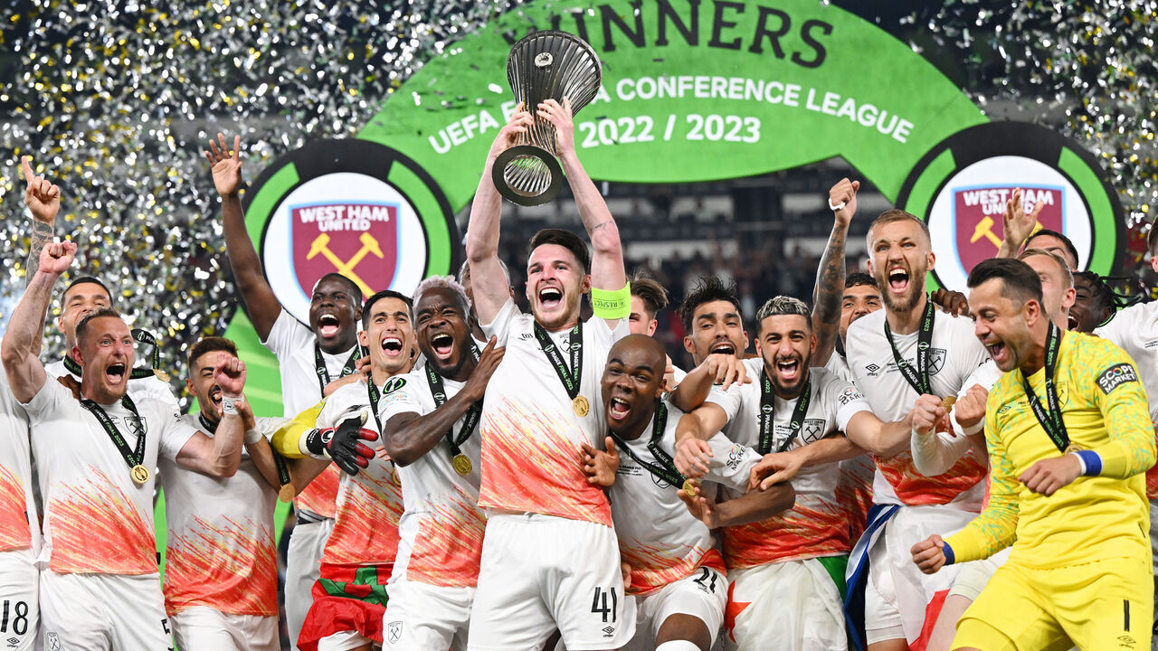 PRAGUE, CZECH REPUBLIC - JUNE 07: Declan Rice of West Ham United lifts the UEFA Europa Conference League trophy after the team's victory during the UEFA Europa Conference League 2022/23 final match between ACF Fiorentina and West Ham United FC at Eden Arena on June 07, 2023 in Prague, Czech Republic.