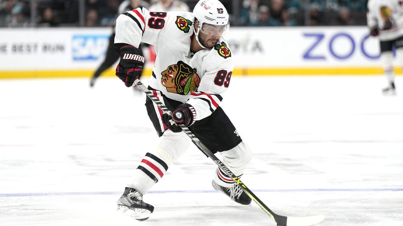 SAN JOSE, CALIFORNIA - FEBRUARY 25: Andreas Athanasiou #89 of the Chicago Blackhawks skates with the puck against the San Jose Sharks during the third at SAP Center on February 25, 2023 in San Jose, California.