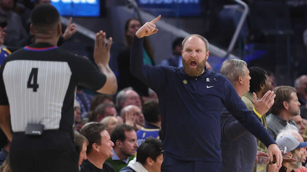 SAN FRANCISCO, CALIFORNIA - JANUARY 25: Memphis Grizzlies head coach Taylor Jenkins challenges a call during the game against the Golden State Warriors at Chase Center on January 25, 2023 in San Francisco, California. NOTE TO USER: User expressly acknowledges and agrees that, by downloading and/or using this photograph, User is consenting to the terms and conditions of the Getty Images License Agreement.