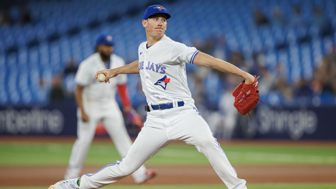 TORONTO, CANADA - JUNE 7: Chris Bassitt #40 of the Toronto Blue Jays pitches in the first inning against the Houston Astros at Rogers Centre on June 7, 2023 in Toronto, Canada.
