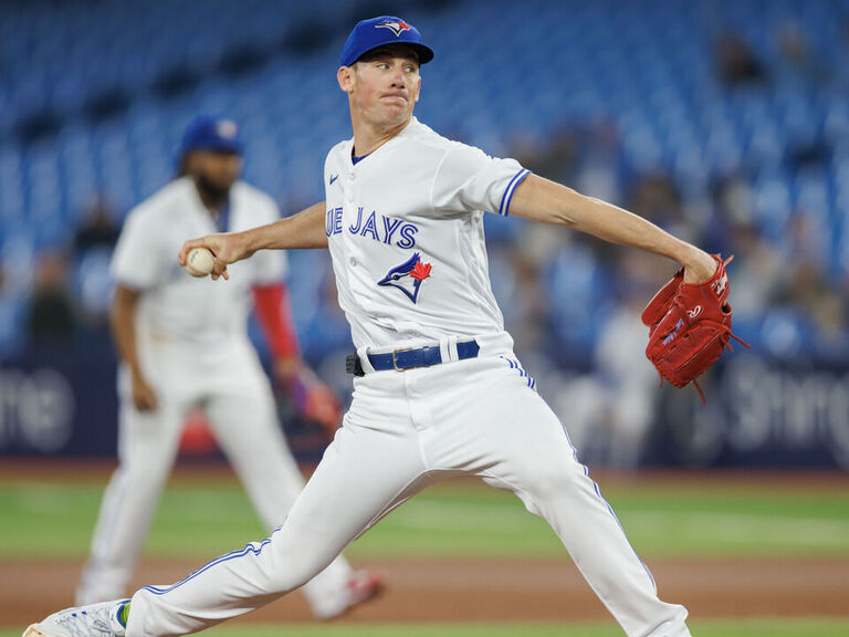 Bassitt works 8 strong innings to help Blue Jays beat Astros | theScore.com