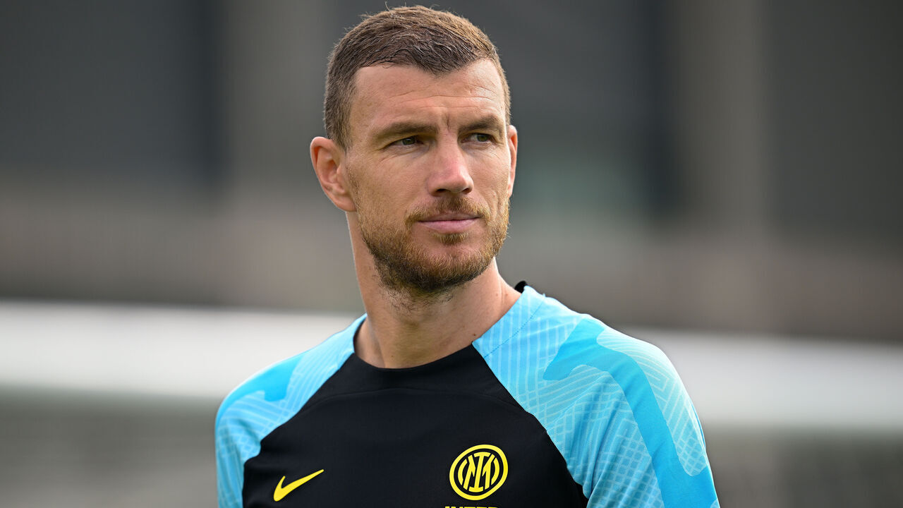 COMO, ITALY - JUNE 05: Edin Dzeko of FC Internazionale looks on during the UEFA Campions League Final media day of FC Internazionale training session at the club's training ground Suning Training Center at Appiano Gentile on June 05, 2023 in Como, Italy.