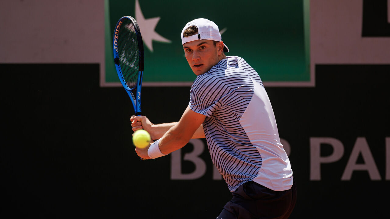 PARIS, FRANCE - MAY 29: Jack Draper of Great Britain hits a backhand against Tomas Martin Etcheverry of Argentina in the first round of the men’s singles at Roland Garros on May 29, 2023 in Paris, France.