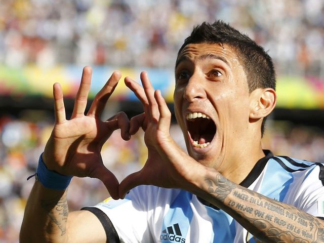 AUDIO: Argentine broadcaster gets emotional, starts crying after Di Maria goal