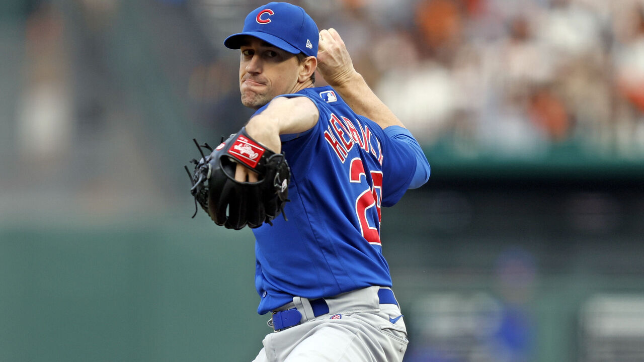 SAN FRANCISCO, CA - JUNE 10: Kyle Hendricks #28 of the Chicago Cubs pitches during the game between the Chicago Cubs and the San Francisco Giants at Oracle Park on Saturday, June 10, 2023 in San Francisco, California.
