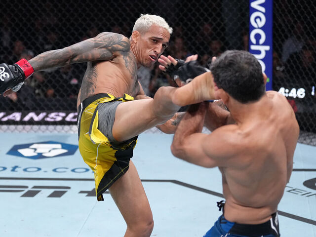 VANCOUVER, BRITISH COLUMBIA - JUNE 10: (L-R) Charles Oliveira of Brazil kicks Beneil Dariush of Iran in their lightweight fight during the UFC 289 event at Rogers Arena on June 10, 2023 in Vancouver, Canada.
