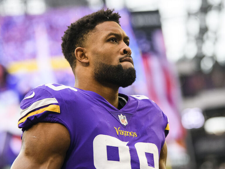 Report: Vikings' Hunter to hold out of mandatory minicamp