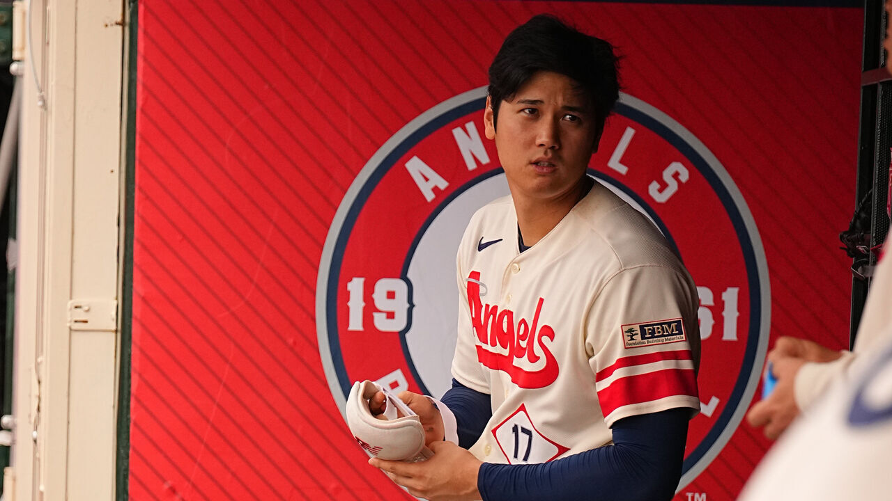 Baseball: Los Angeles Angels Shohei Ohtani (17) in action, stands in the dugout vs Seattle Mariners at Angels Stadium. Anaheim, CA 6/11/2023 CREDIT: Erick W. Rasco (Set Number: X164369 TK1)