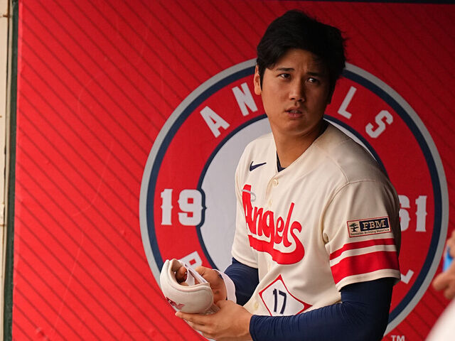 Baseball: Los Angeles Angels Shohei Ohtani (17) in action, stands in the dugout vs Seattle Mariners at Angels Stadium. Anaheim, CA 6/11/2023 CREDIT: Erick W. Rasco (Set Number: X164369 TK1)