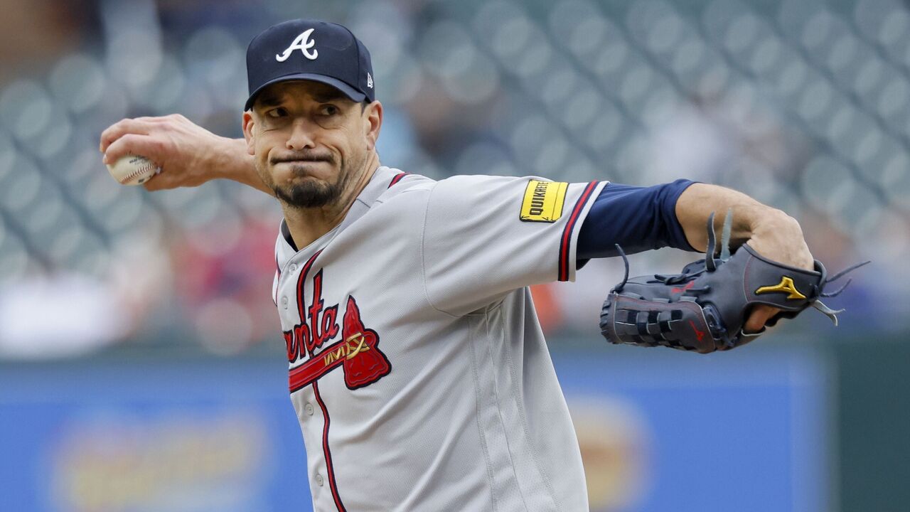 Braves pitcher Charlie Morton leaves game amid Max Fried injury news