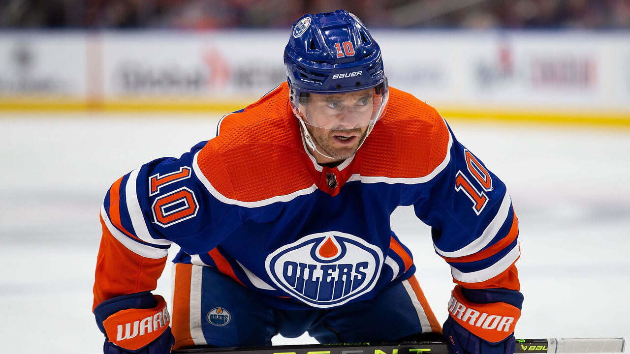EDMONTON, AB - APRIL 25: Derek Ryan #10 of the Edmonton Oilers skates against the Los Angeles Kings during the second period in Game Five of the First Round of the 2023 Stanley Cup Playoffs at Rogers Place on April 25, 2023, in Edmonton, Canada.